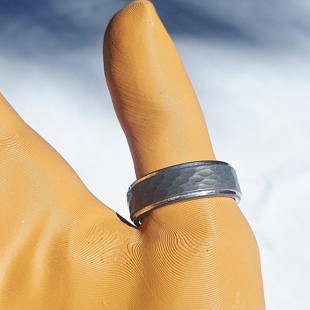 Triton Original Silver Hammered Men's Ring - Tantalum